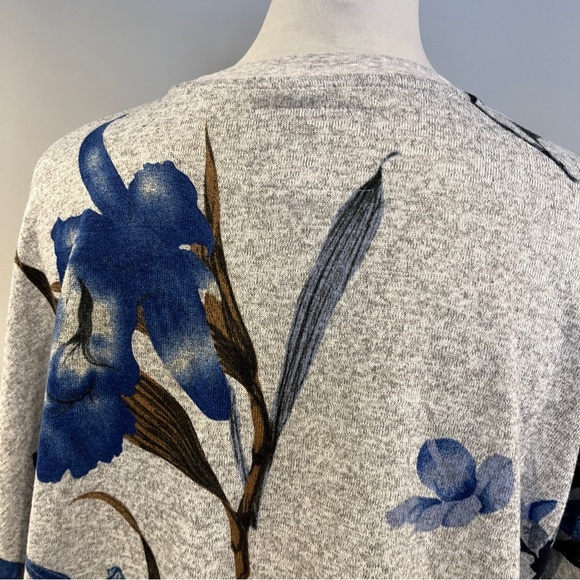 ZYIA Active Gray and White floral crop sweater - Picture 7 of 12